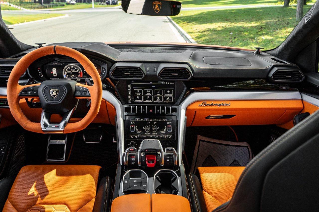 2019 Lamborghini Urus  Photo