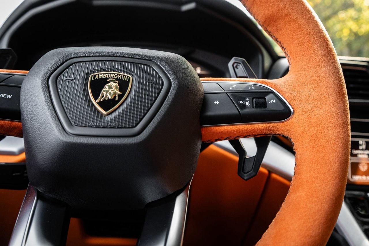 2019 Lamborghini Urus  Photo