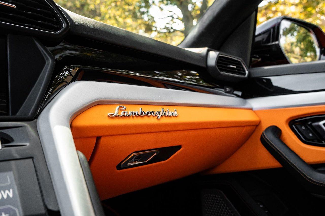 2019 Lamborghini Urus  Photo