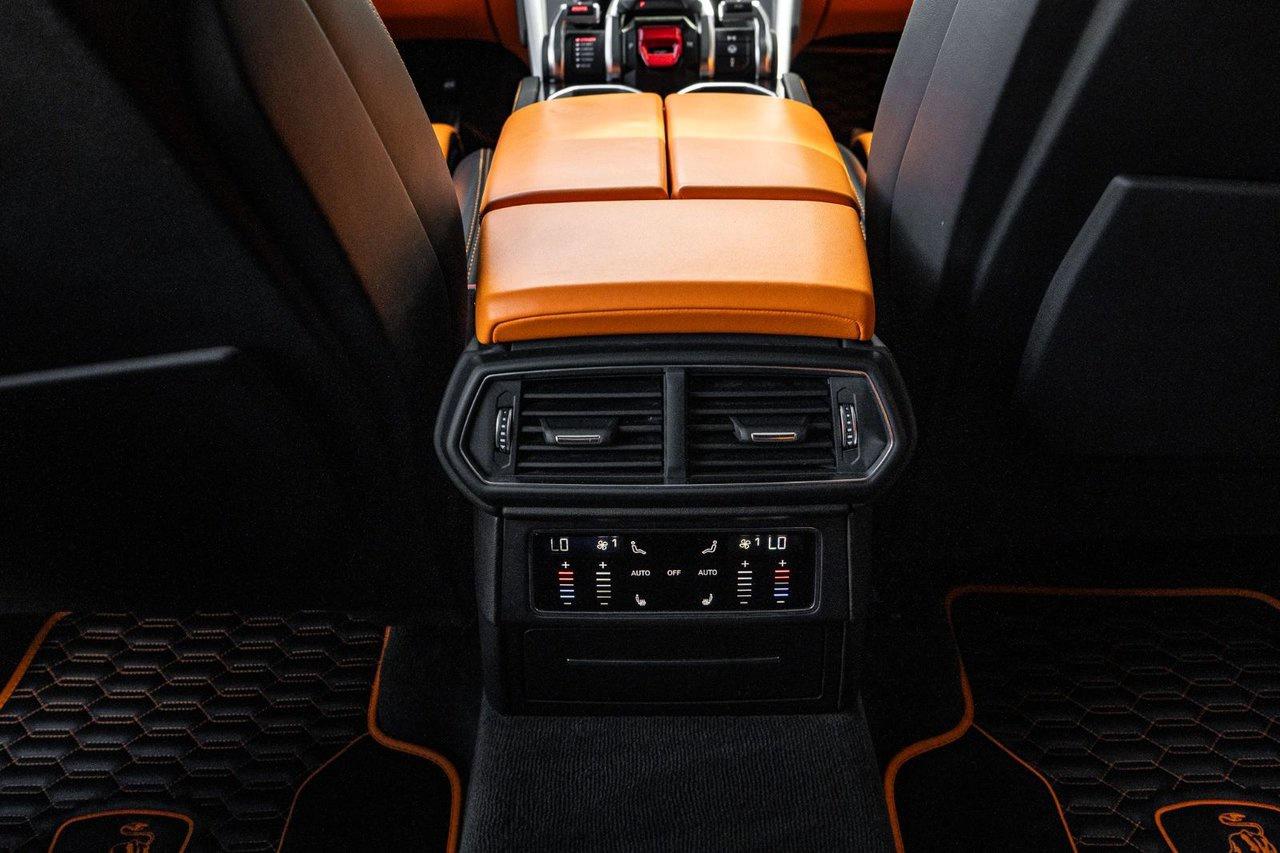 2019 Lamborghini Urus  Photo