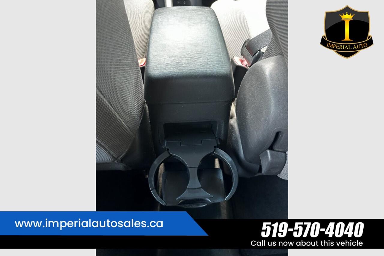 2007 Pontiac Vibe 1.8-FWD Photo