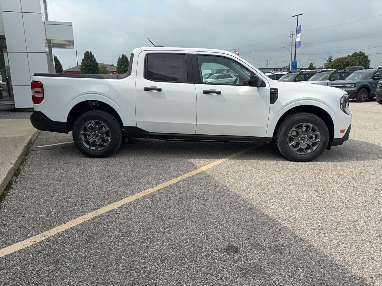 2026 Ford Maverick XLT AWD HYBRID !!!!, POWER DRIVERS SEAT, SYNC4 Photo3