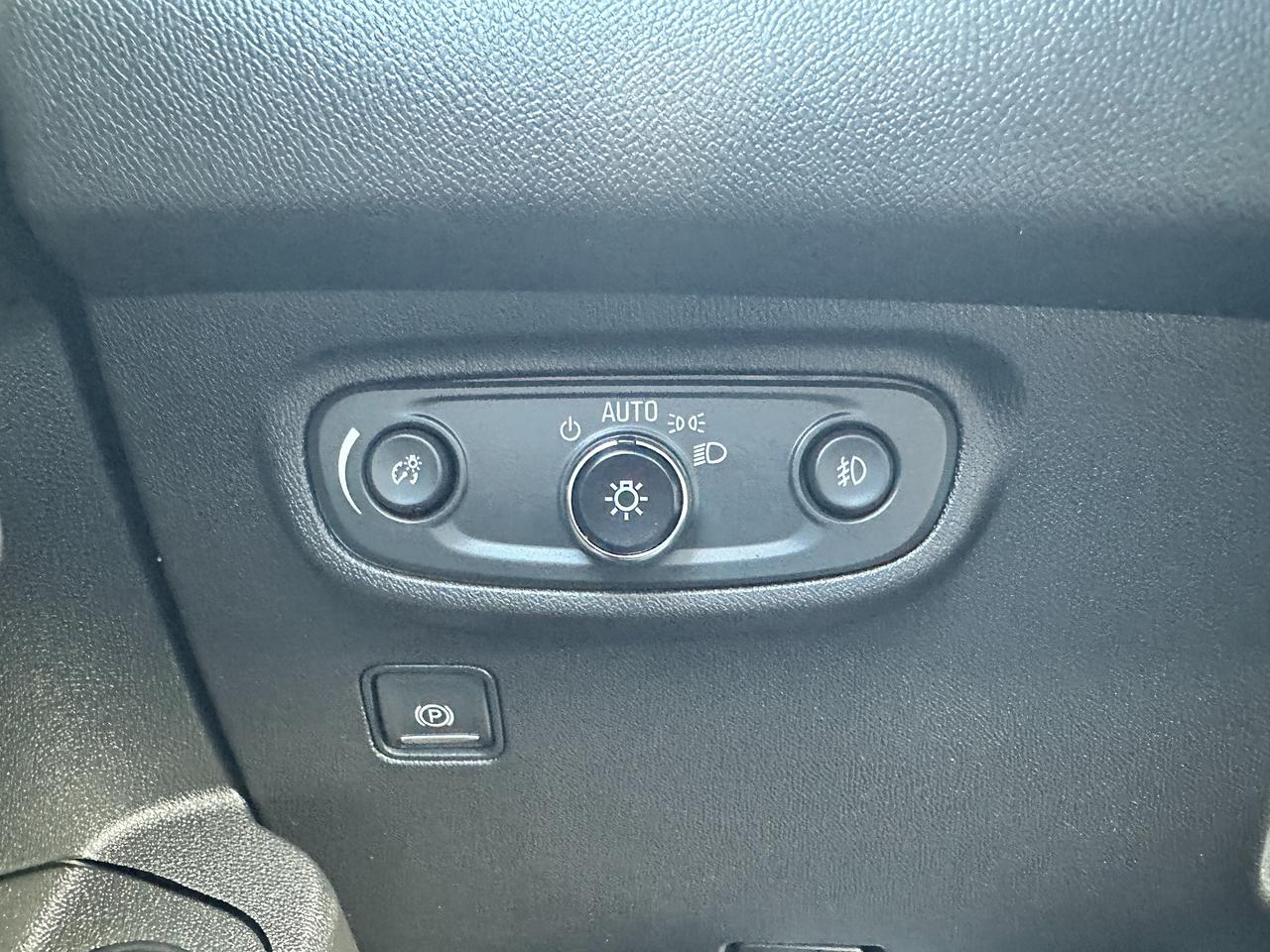 2022 GMC Terrain AT4 AWD HTD-Leather PanoRoof BOSE NAV BackupCam XM Photo