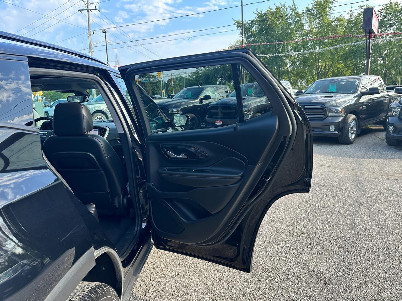 2022 GMC Terrain AT4 AWD HTD-Leather PanoRoof BOSE NAV BackupCam XM Photo