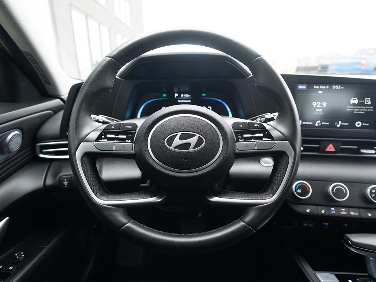 2024 Hyundai Elantra Preferred ONLY 19,525 KMS ! Photo8