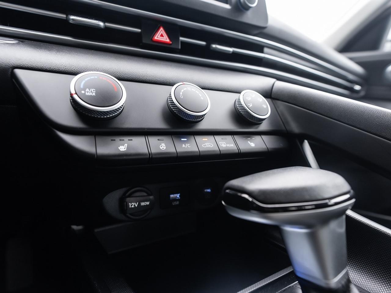 2024 Hyundai Elantra Preferred ONLY 19,525 KMS ! Photo30