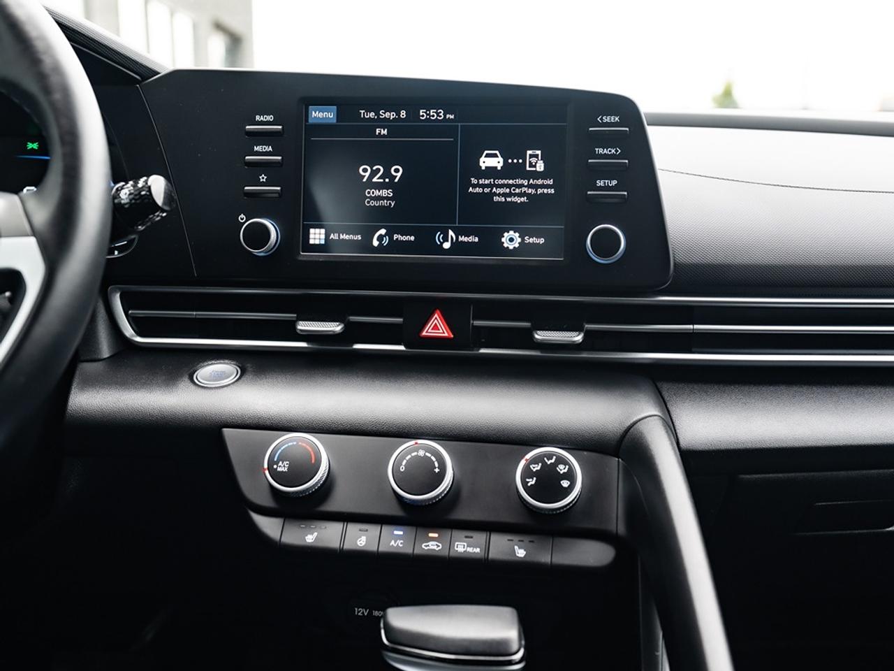 2024 Hyundai Elantra Preferred ONLY 19,525 KMS ! Photo25
