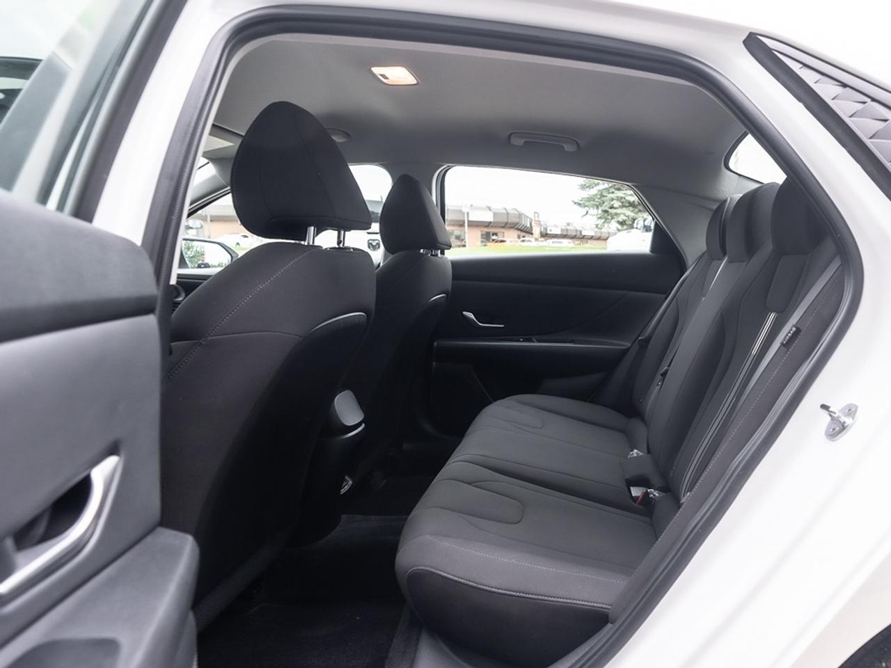 2024 Hyundai Elantra Preferred ONLY 19,525 KMS ! Photo14