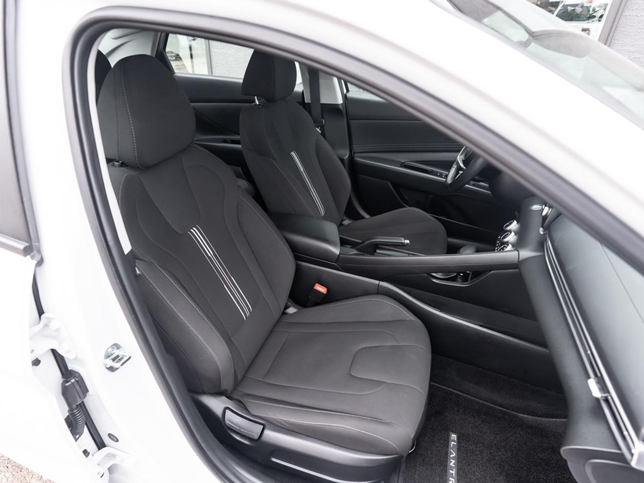 2024 Hyundai Elantra Preferred ONLY 19,525 KMS ! Photo34