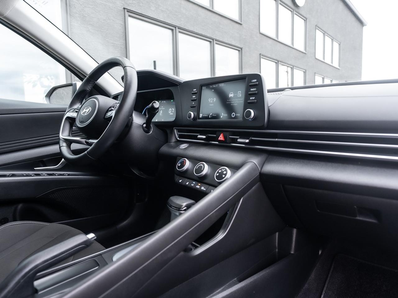 2024 Hyundai Elantra Preferred ONLY 19,525 KMS ! Photo17