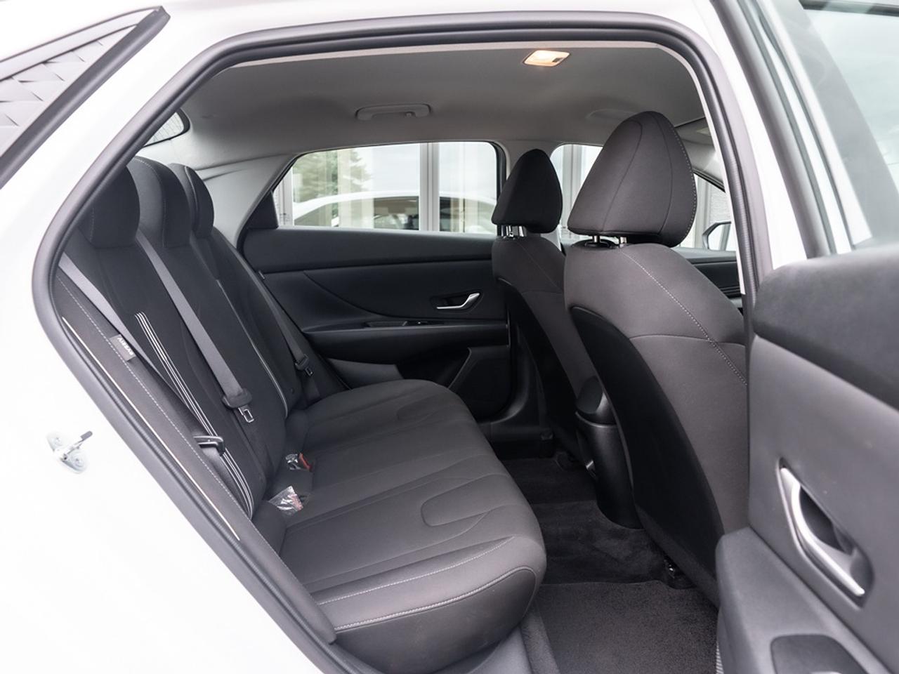 2024 Hyundai Elantra Preferred ONLY 19,525 KMS ! Photo33