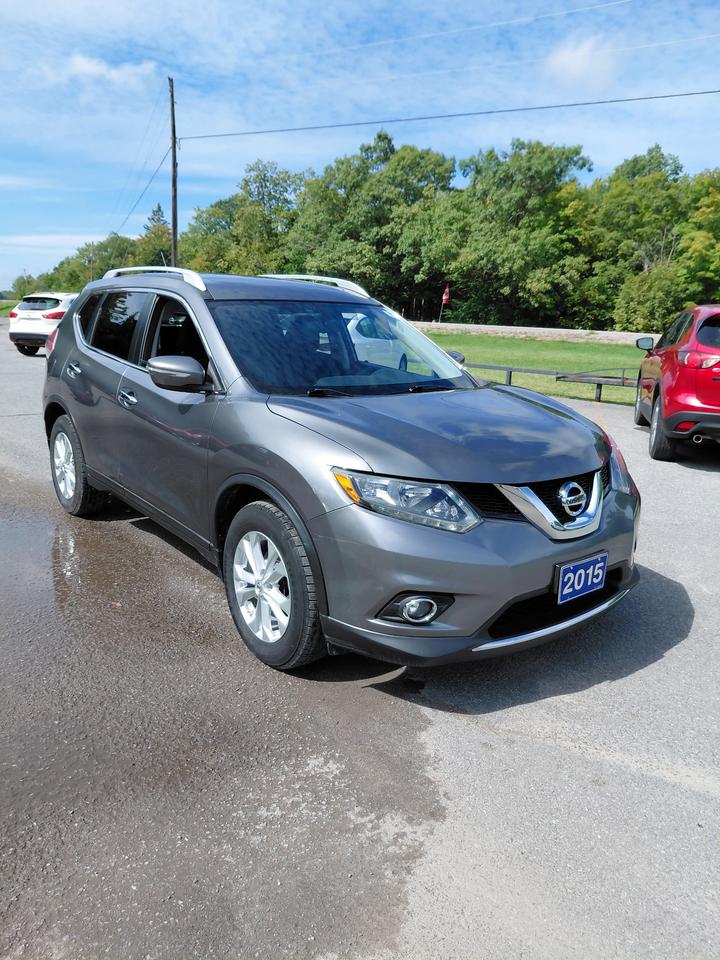 2015 Nissan Rogue SV - Photo #1