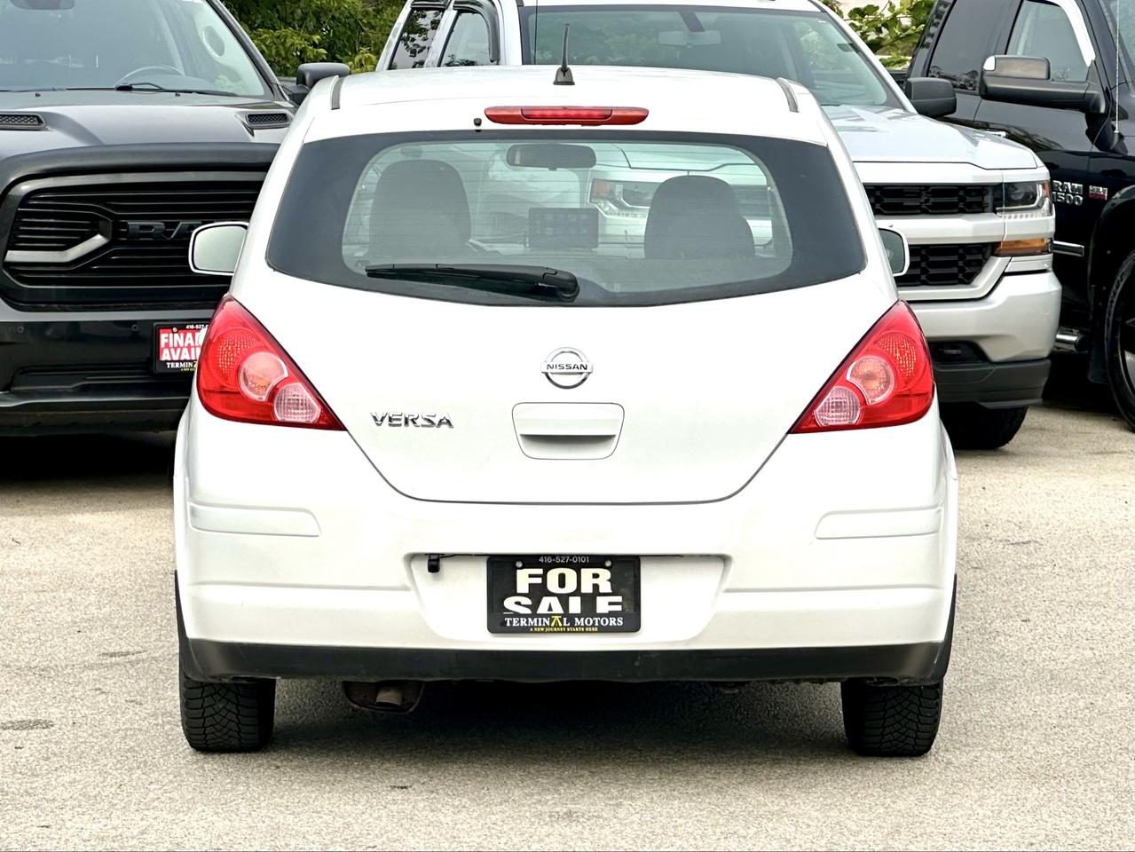 2010 Nissan Versa 1.8 S Photo
