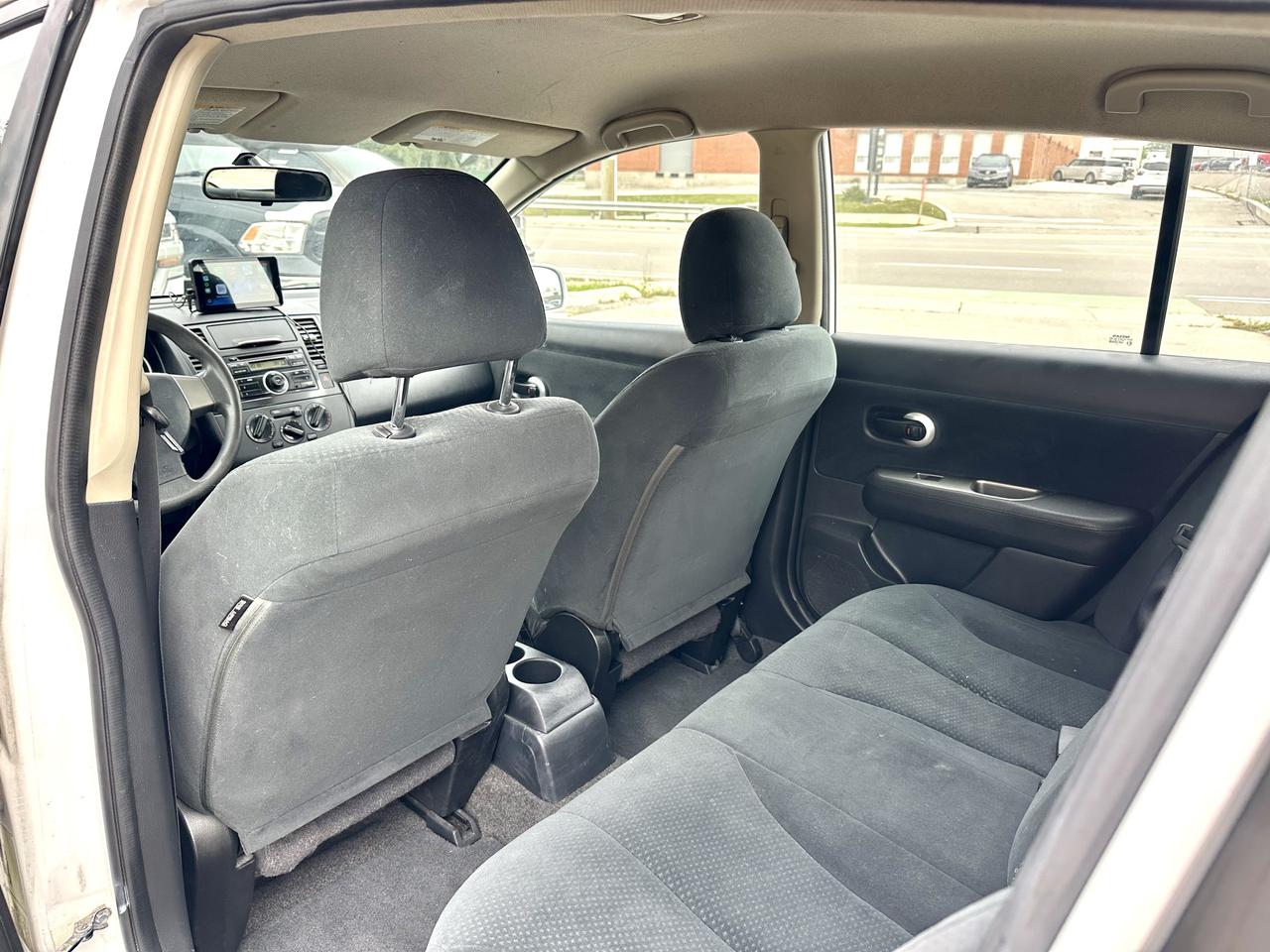 2010 Nissan Versa 1.8 S Photo