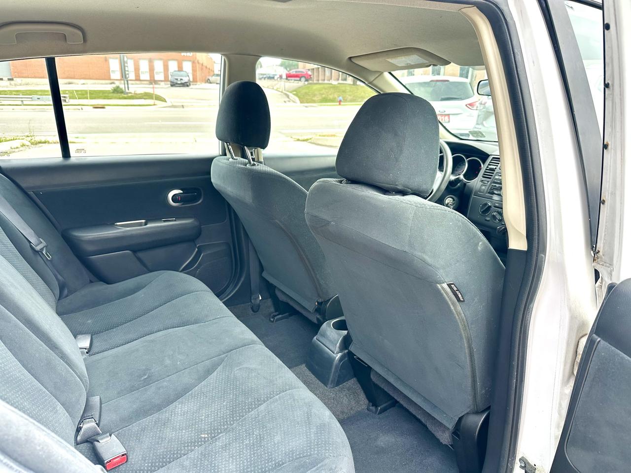 2010 Nissan Versa 1.8 S Photo