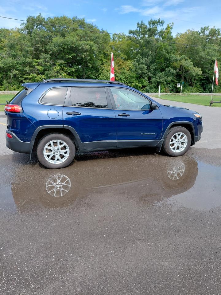 2018 Jeep Cherokee Sport Photo