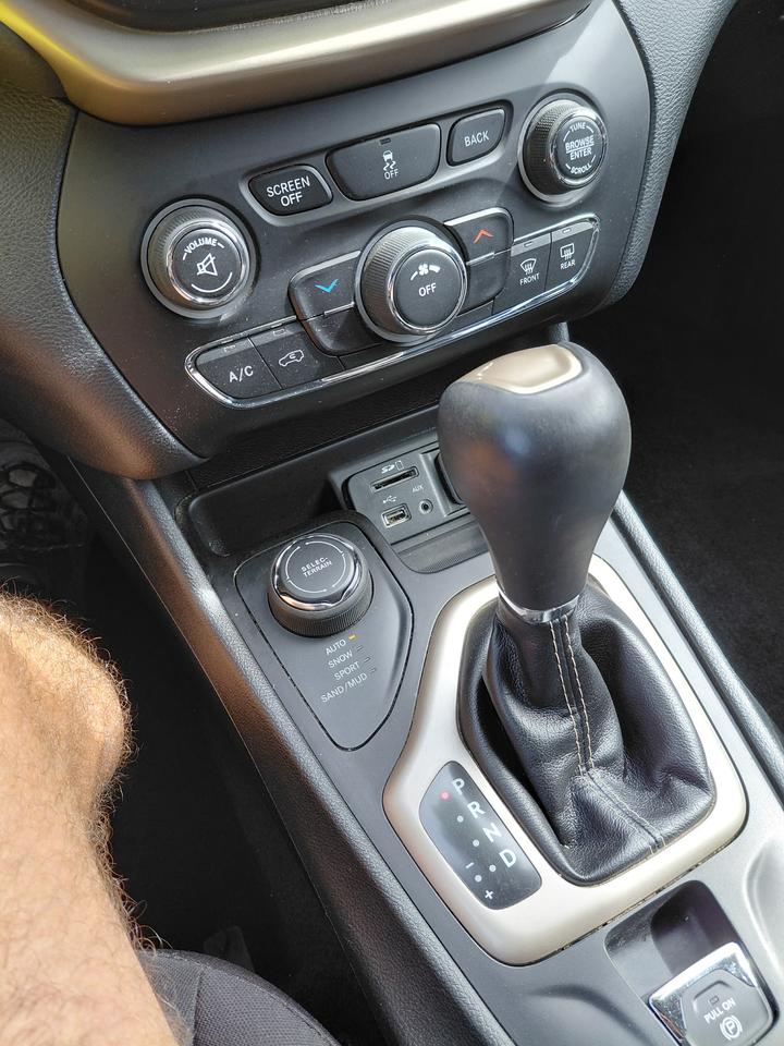 2018 Jeep Cherokee Sport Photo