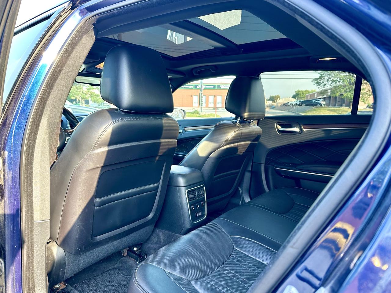 2015 Chrysler 300 300C Platinum Photo