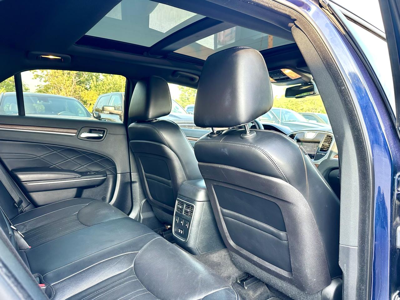 2015 Chrysler 300 300C Platinum Photo