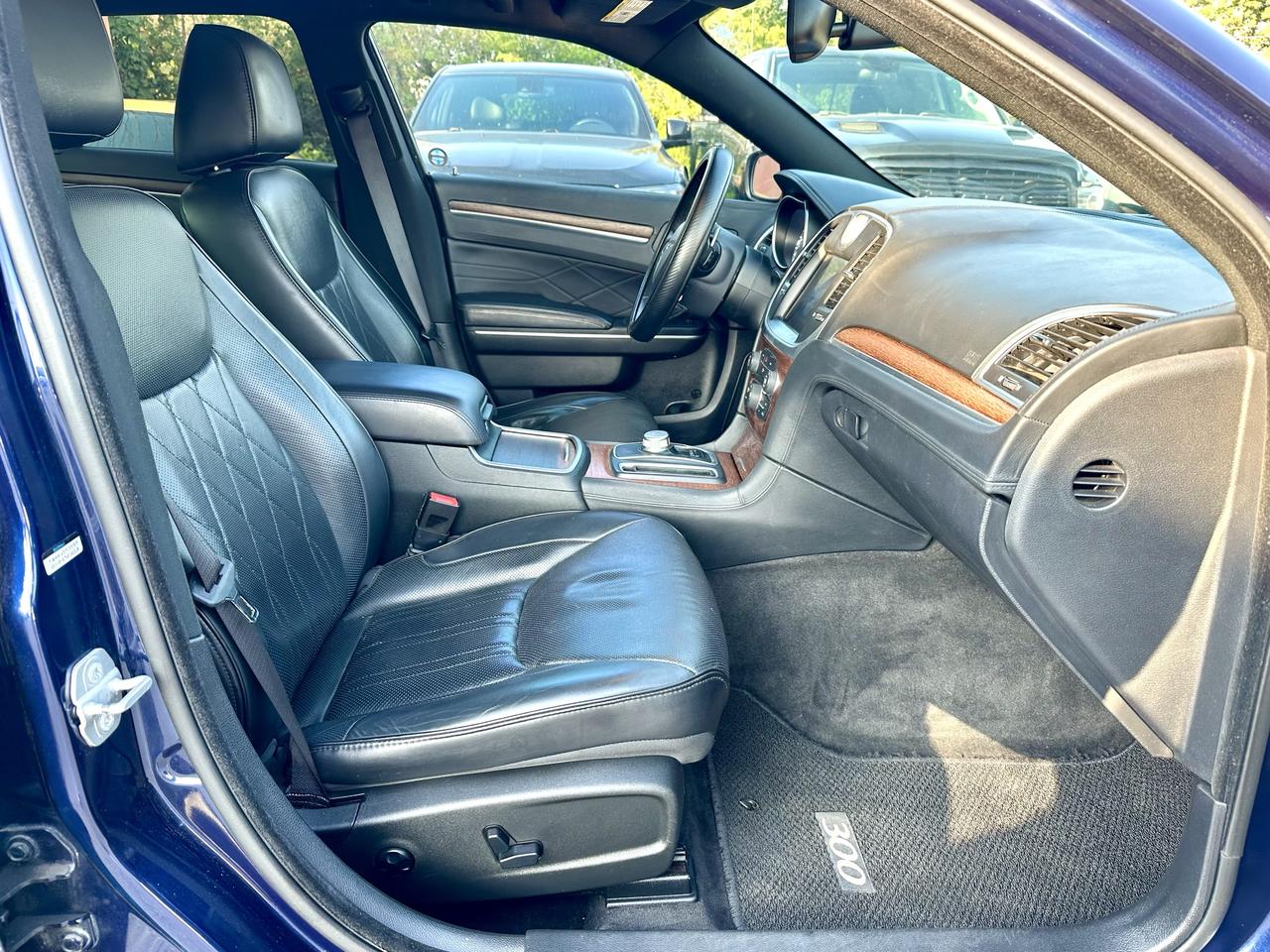 2015 Chrysler 300 300C Platinum Photo