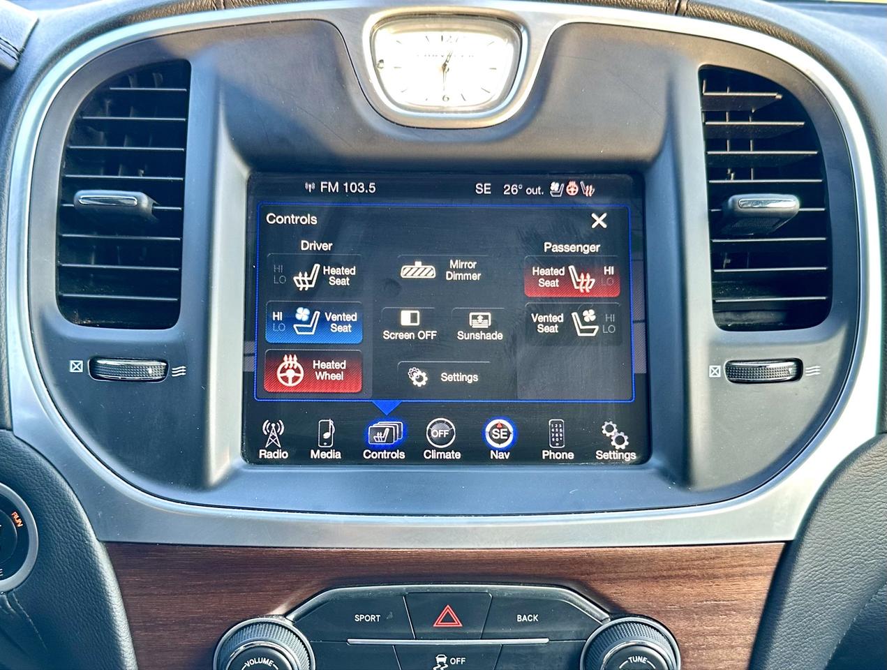 2015 Chrysler 300 300C Platinum Photo