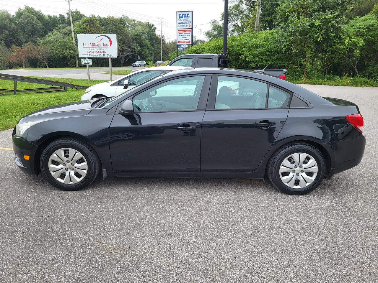 2014 Chevrolet Cruze LS Photo1
