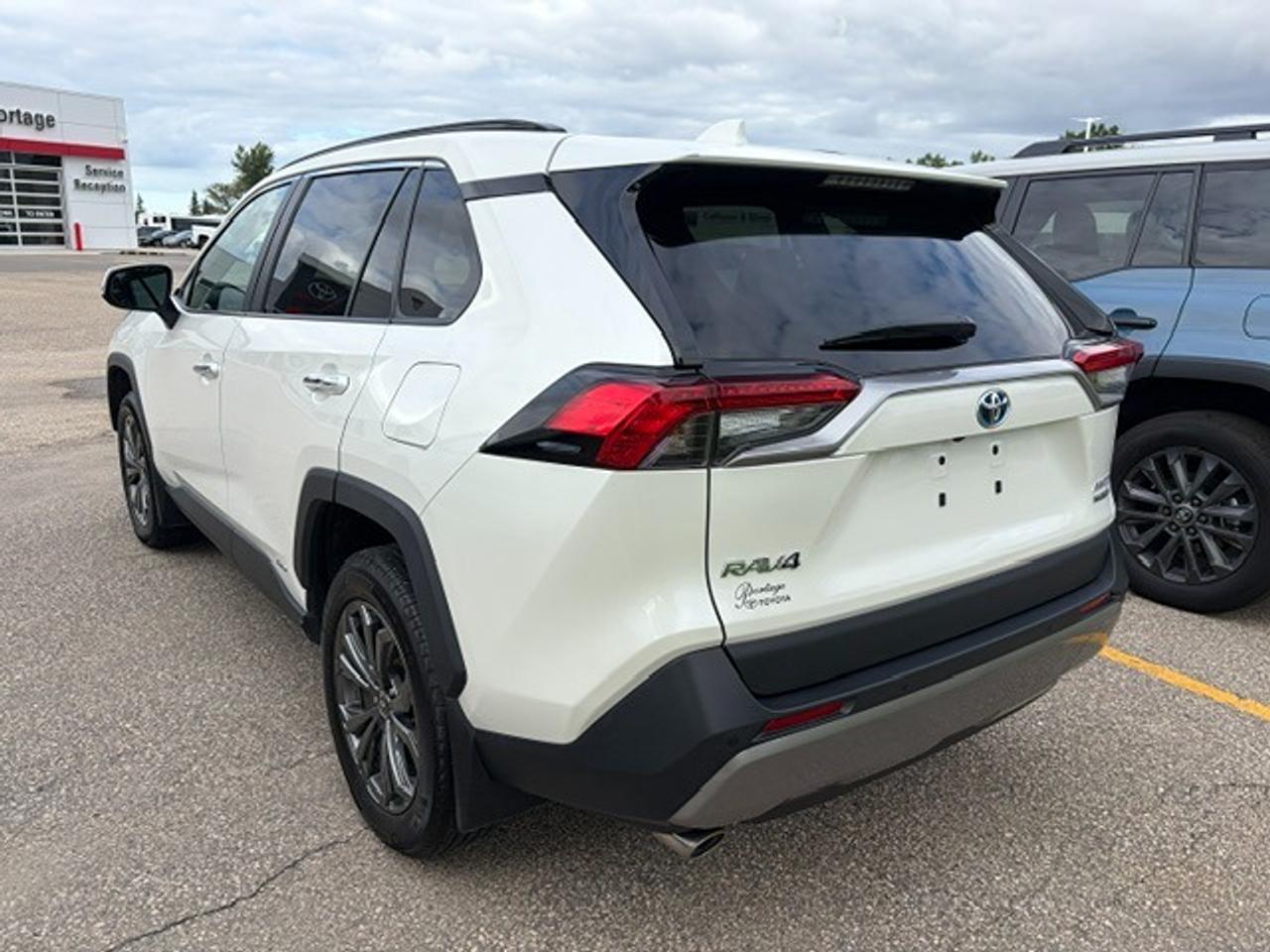 2022 Toyota RAV4 Hybrid Limited Photo