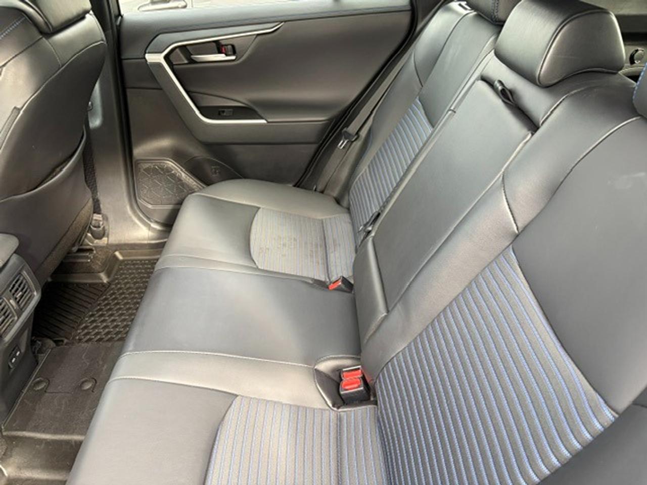 2023 Toyota RAV4  AWD Hybrid XSE Photo3