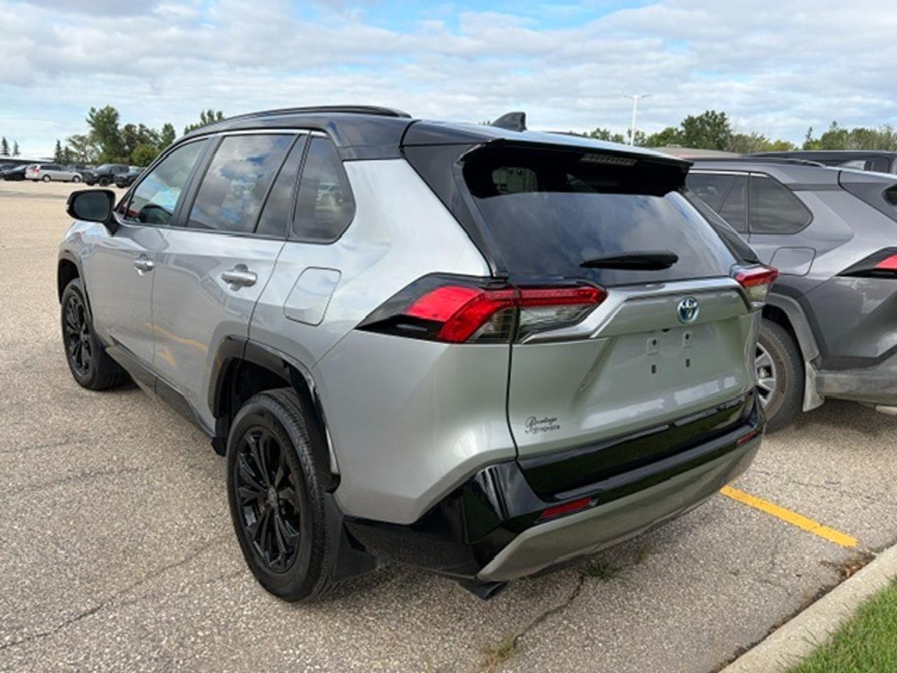 2023 Toyota RAV4  AWD Hybrid XSE Photo2