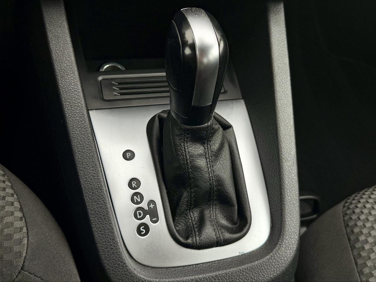 2014 Volkswagen Jetta FINANCING AVAILABLE Photo12