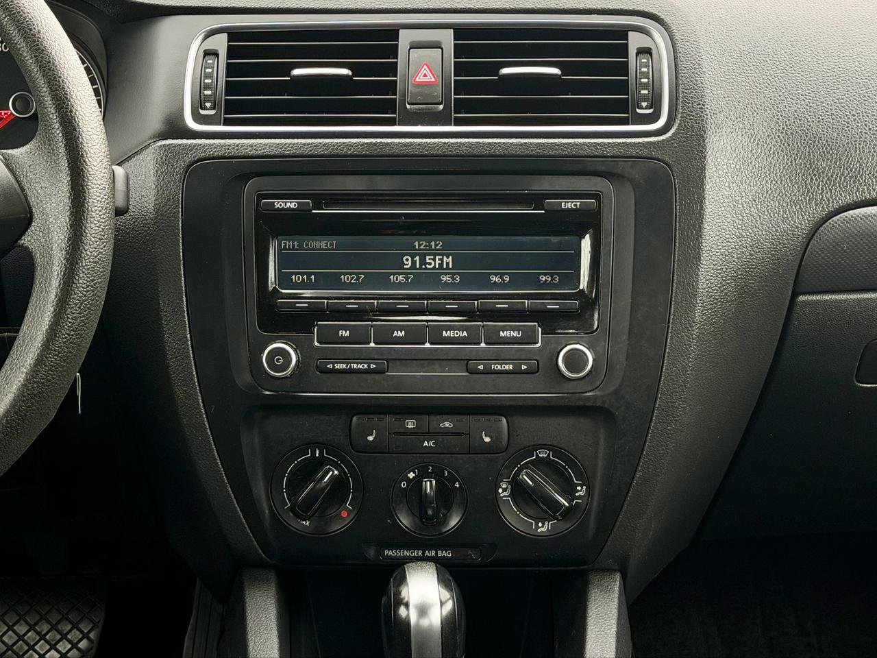 2014 Volkswagen Jetta FINANCING AVAILABLE Photo13