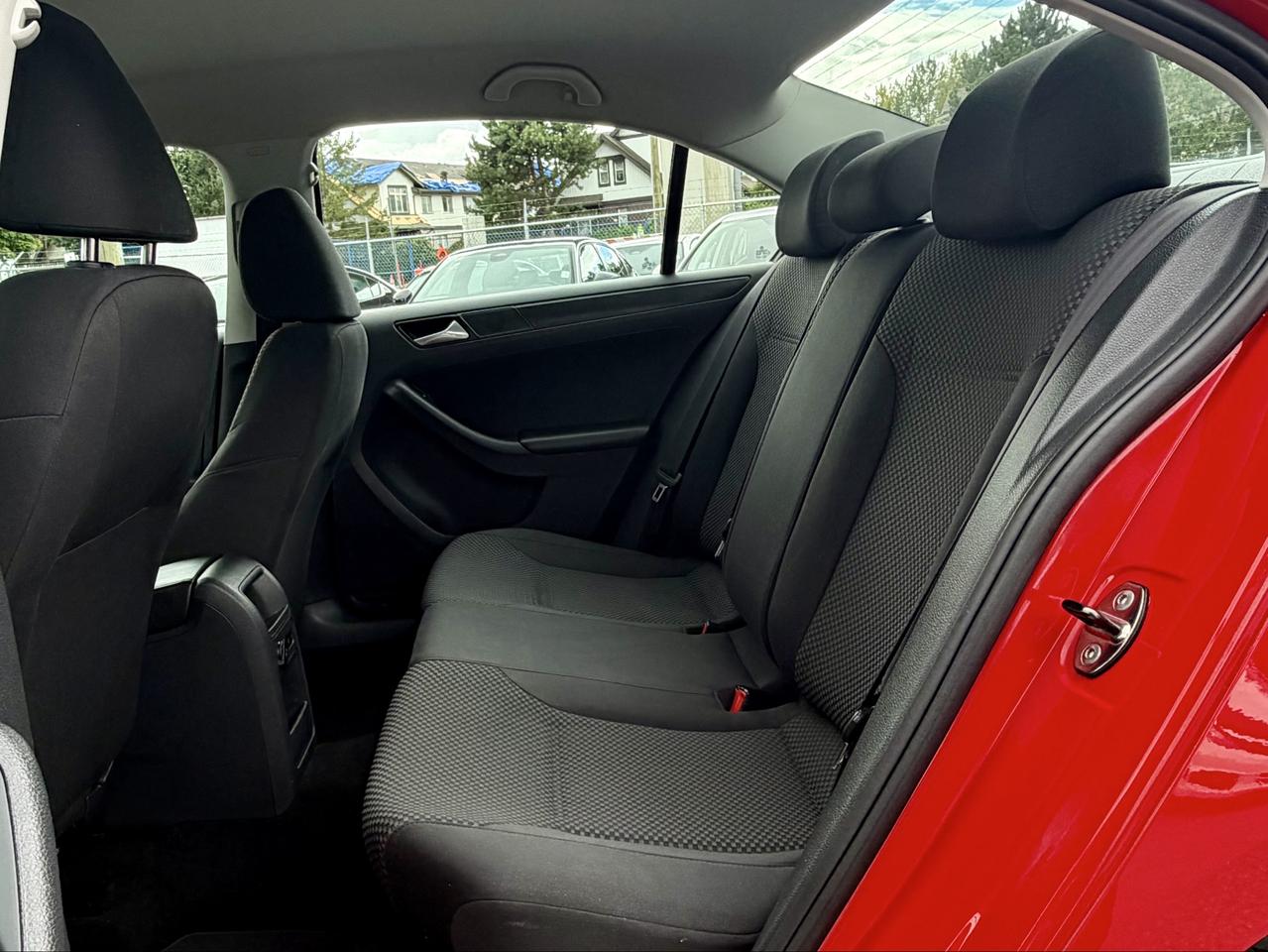 2014 Volkswagen Jetta FINANCING AVAILABLE Photo14