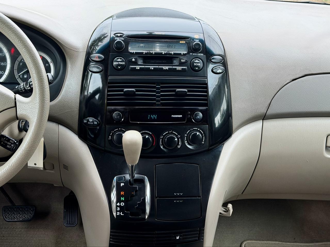 2004 Toyota Sienna FINANCING AVAILABLE Photo13