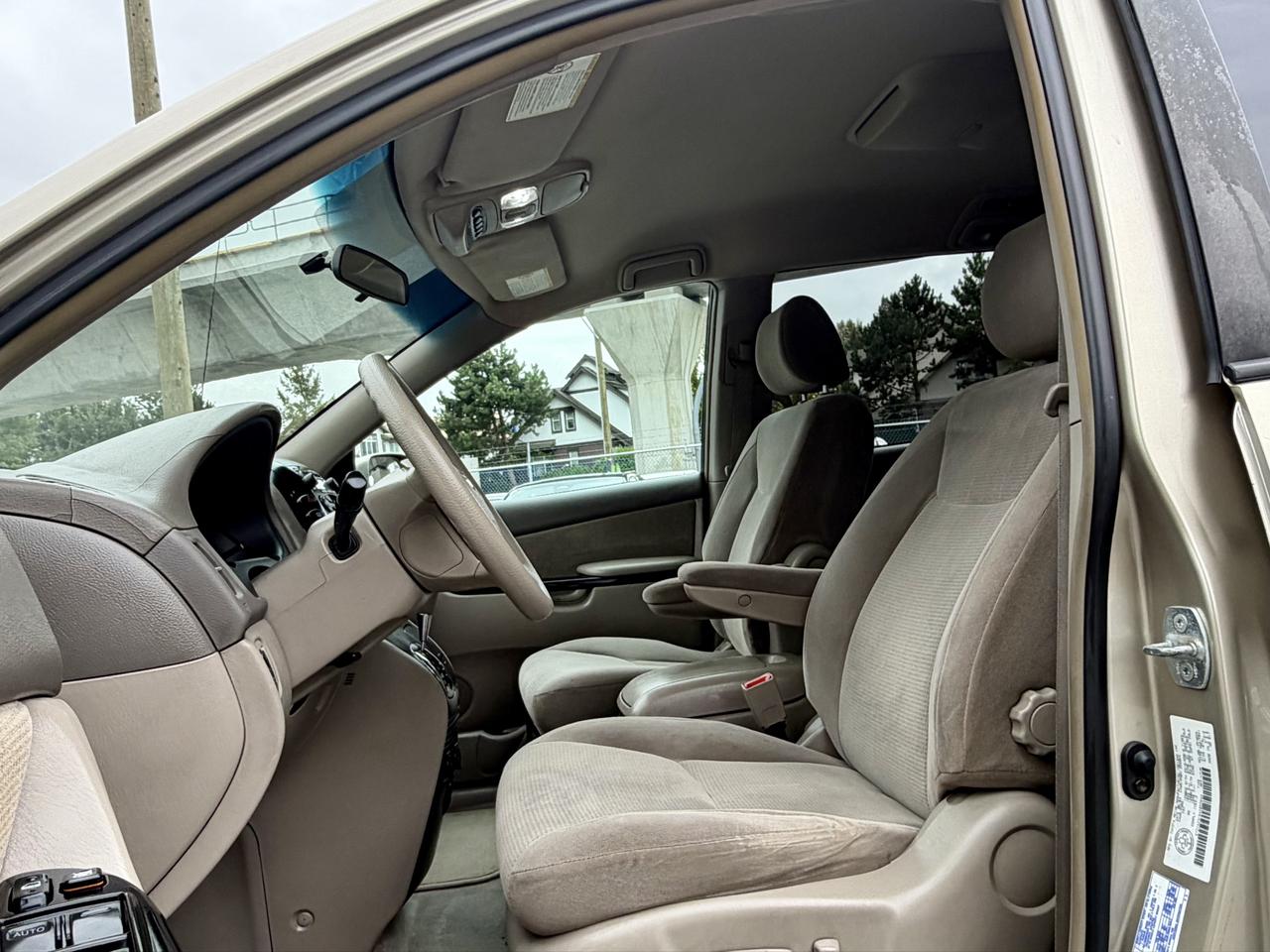 2004 Toyota Sienna FINANCING AVAILABLE Photo9