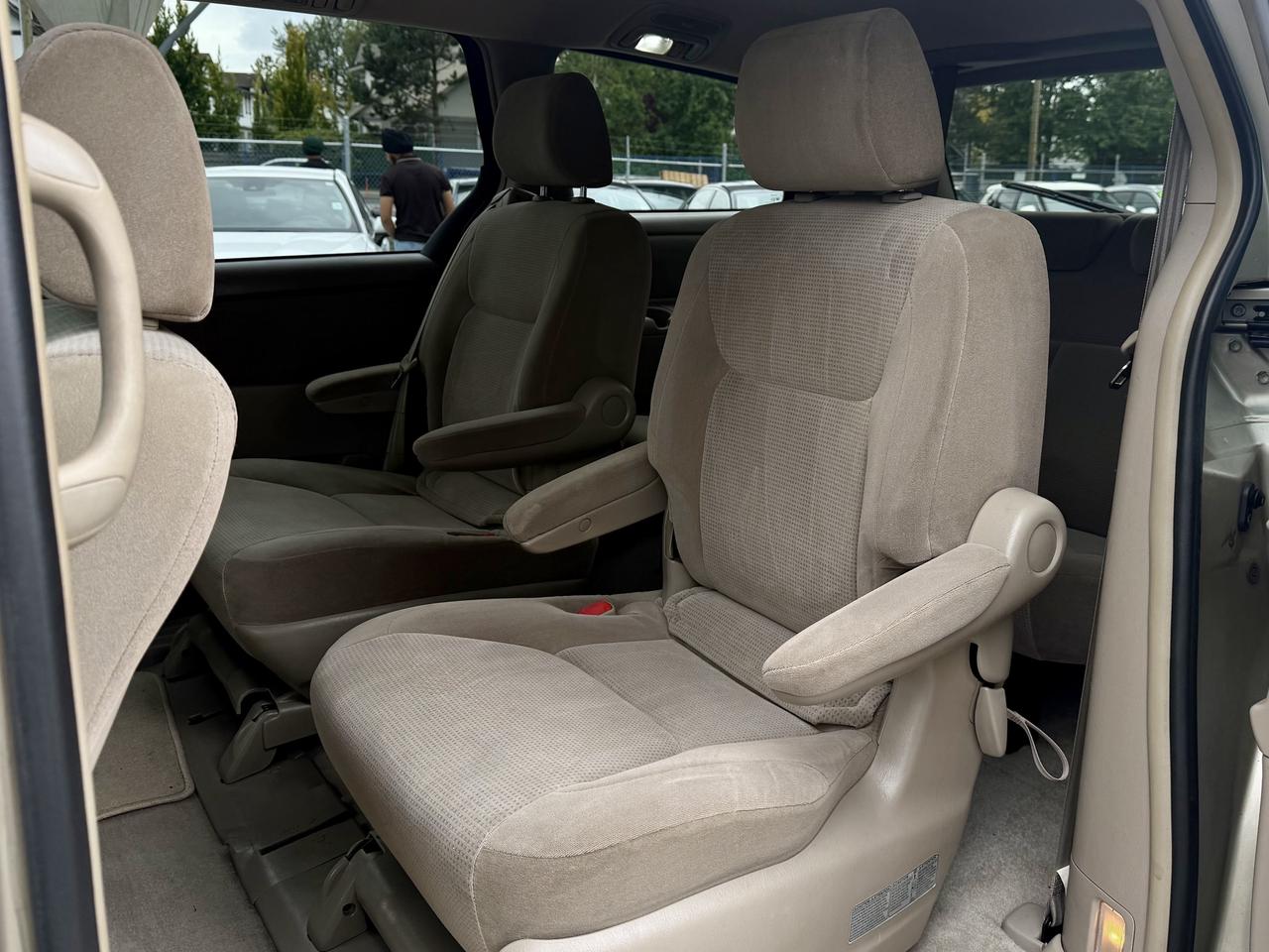 2004 Toyota Sienna FINANCING AVAILABLE Photo14
