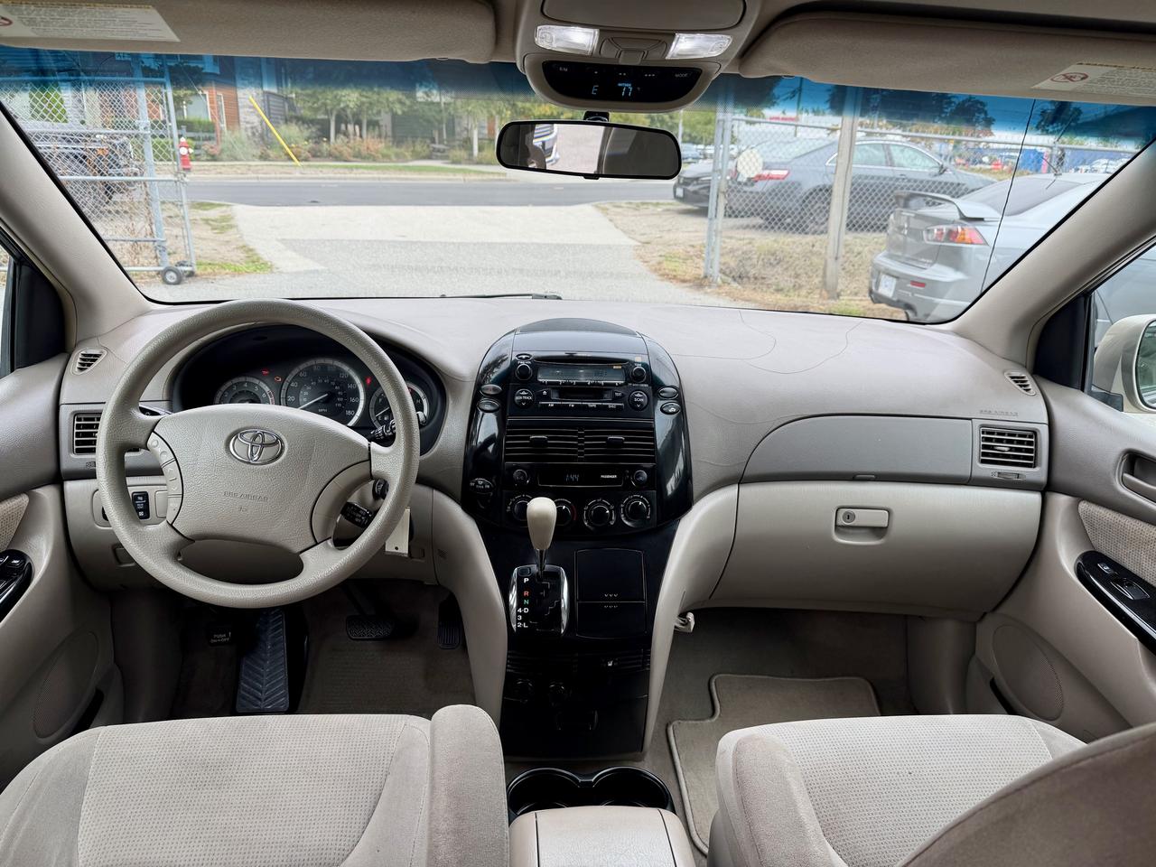 2004 Toyota Sienna FINANCING AVAILABLE Photo10