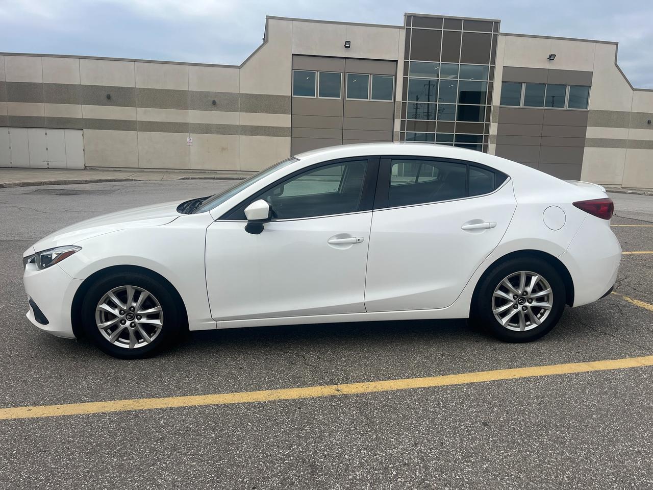 2015 Mazda MAZDA3 4dr Sdn Auto GS Photo