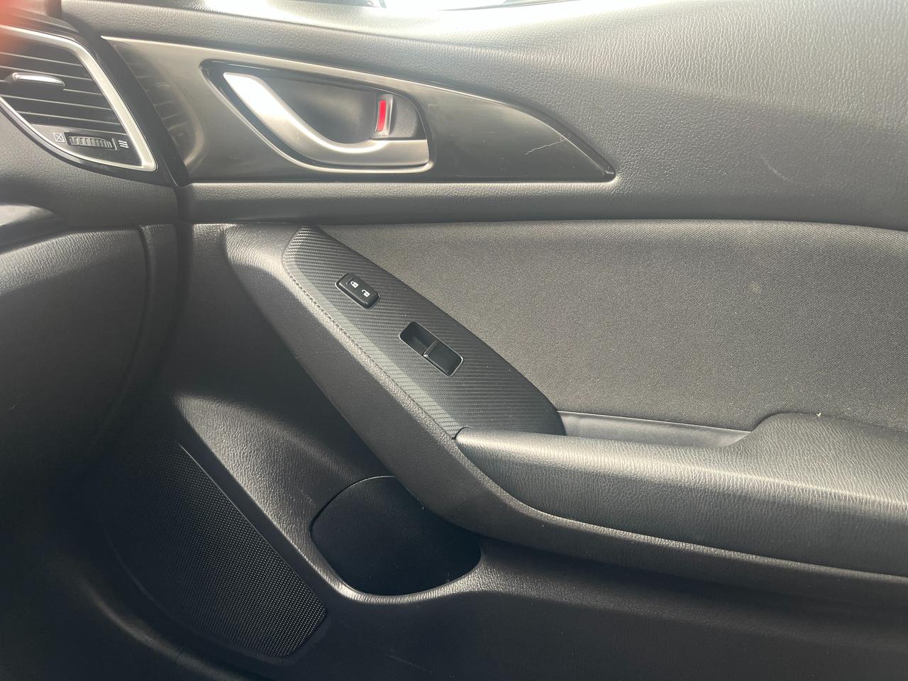 2015 Mazda MAZDA3 4dr Sdn Auto GS Photo