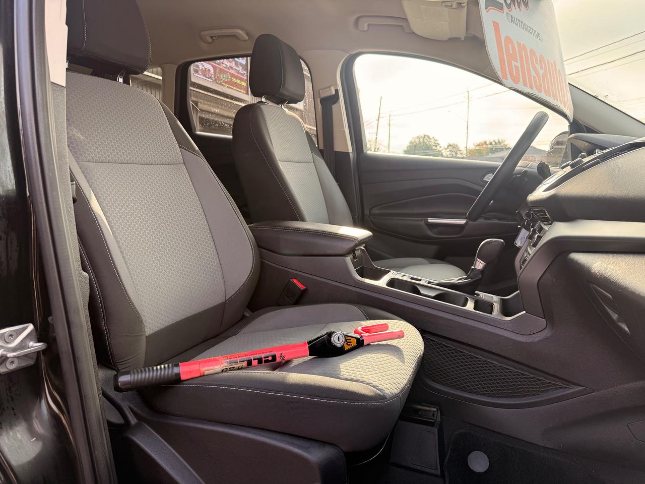 2017 Ford Escape SE Photo