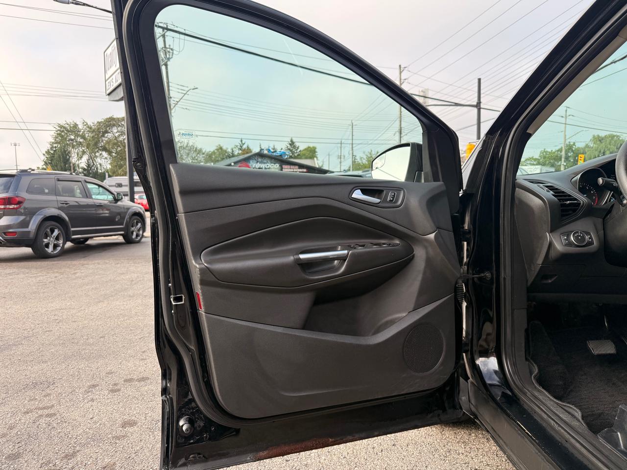 2017 Ford Escape SE Photo