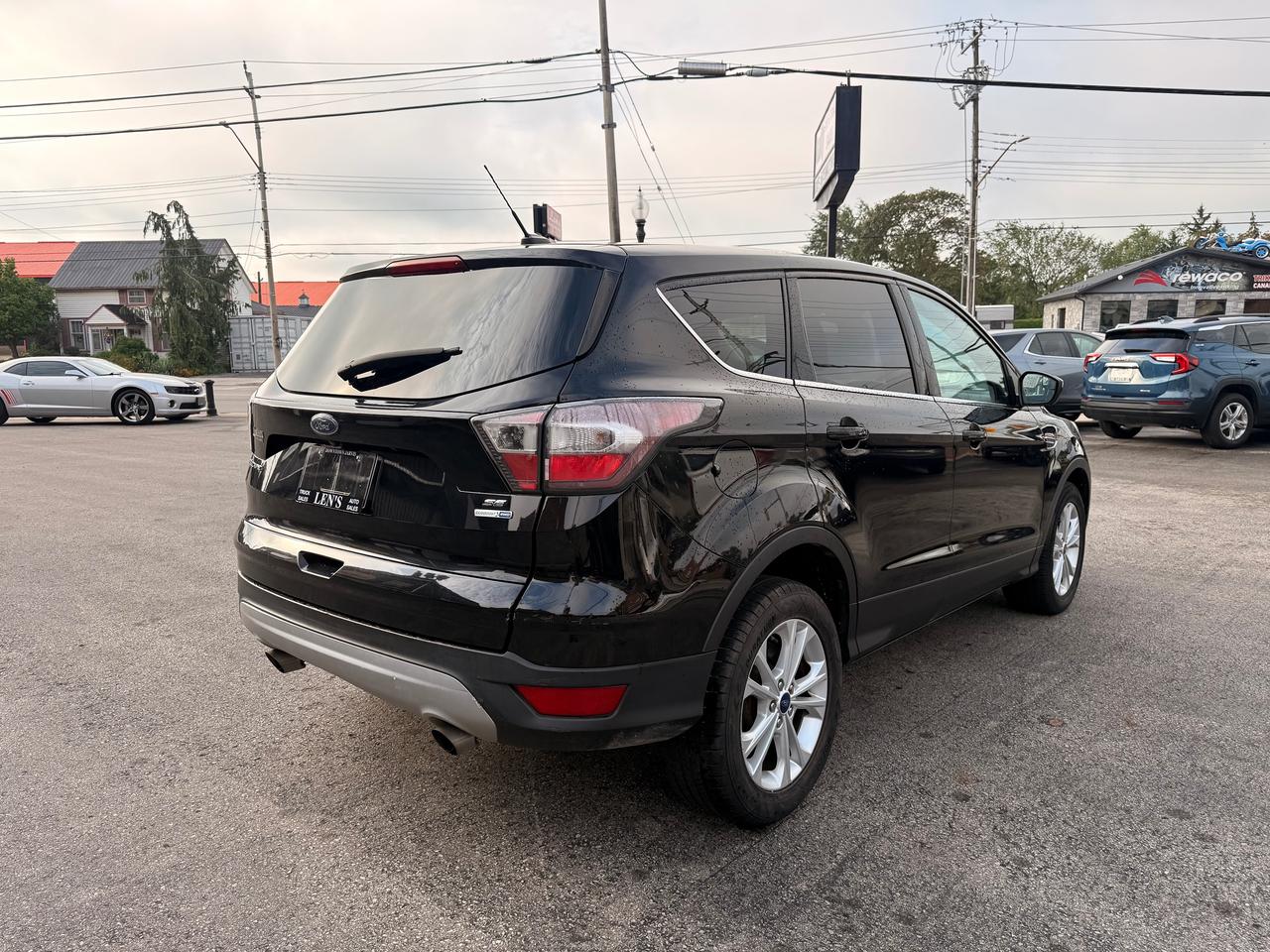 2017 Ford Escape SE Photo