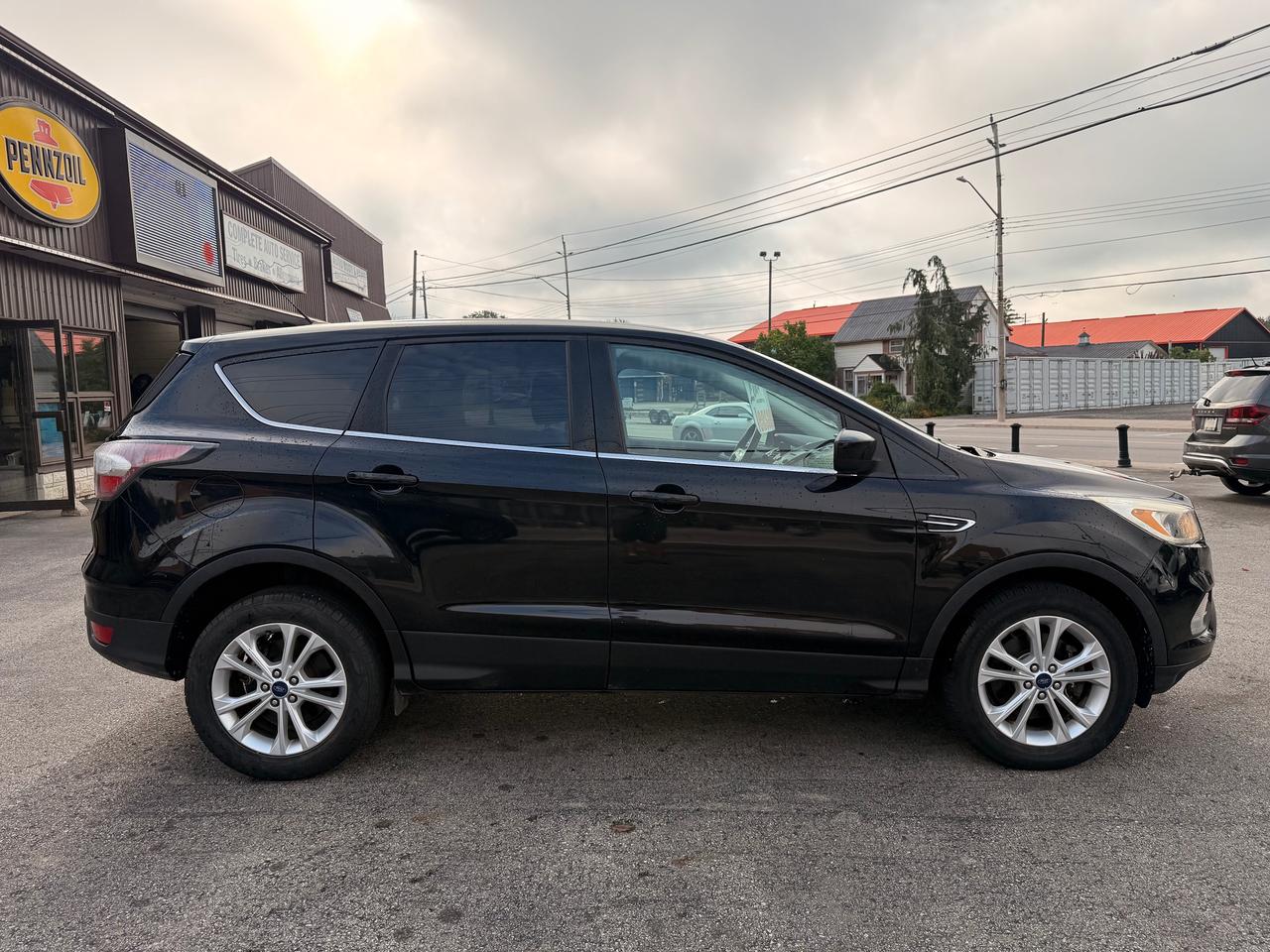 2017 Ford Escape SE Photo
