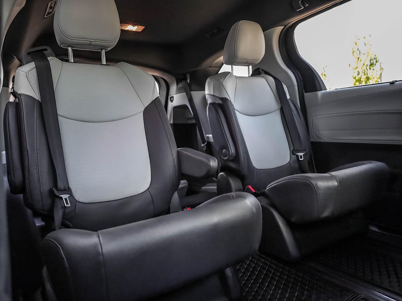 2024 Toyota Sienna XSE 7-Passenger HEATED LEATHER SEATS-HEATED STEERING WHEEL-SUNROOF- Photo