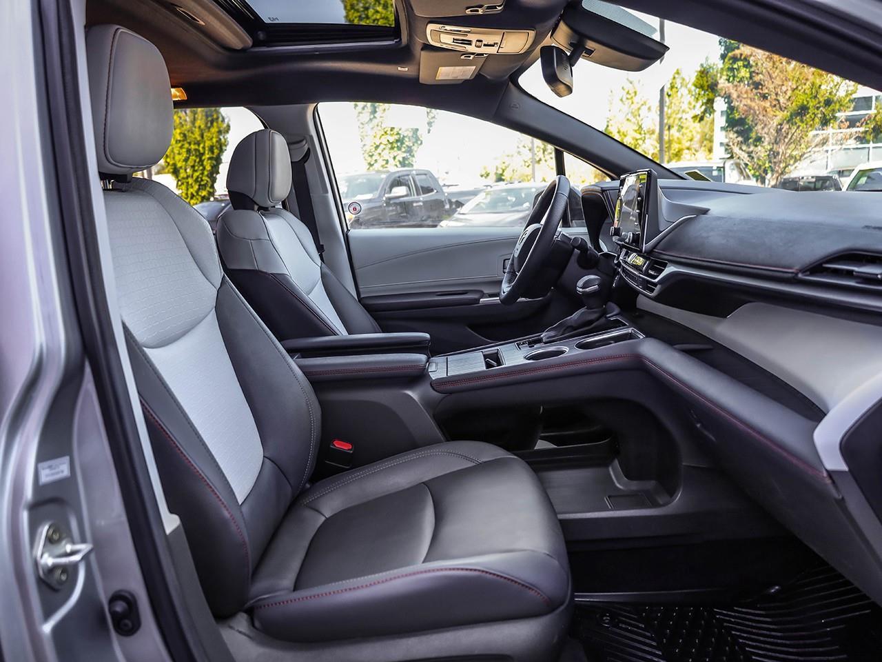 2024 Toyota Sienna XSE 7-Passenger HEATED LEATHER SEATS-HEATED STEERING WHEEL-SUNROOF- Photo