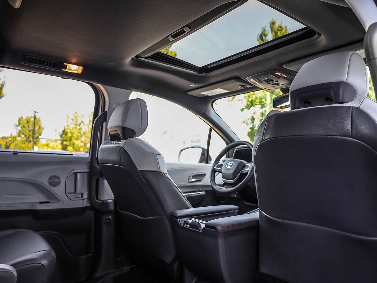 2024 Toyota Sienna XSE 7-Passenger HEATED LEATHER SEATS-HEATED STEERING WHEEL-SUNROOF- Photo