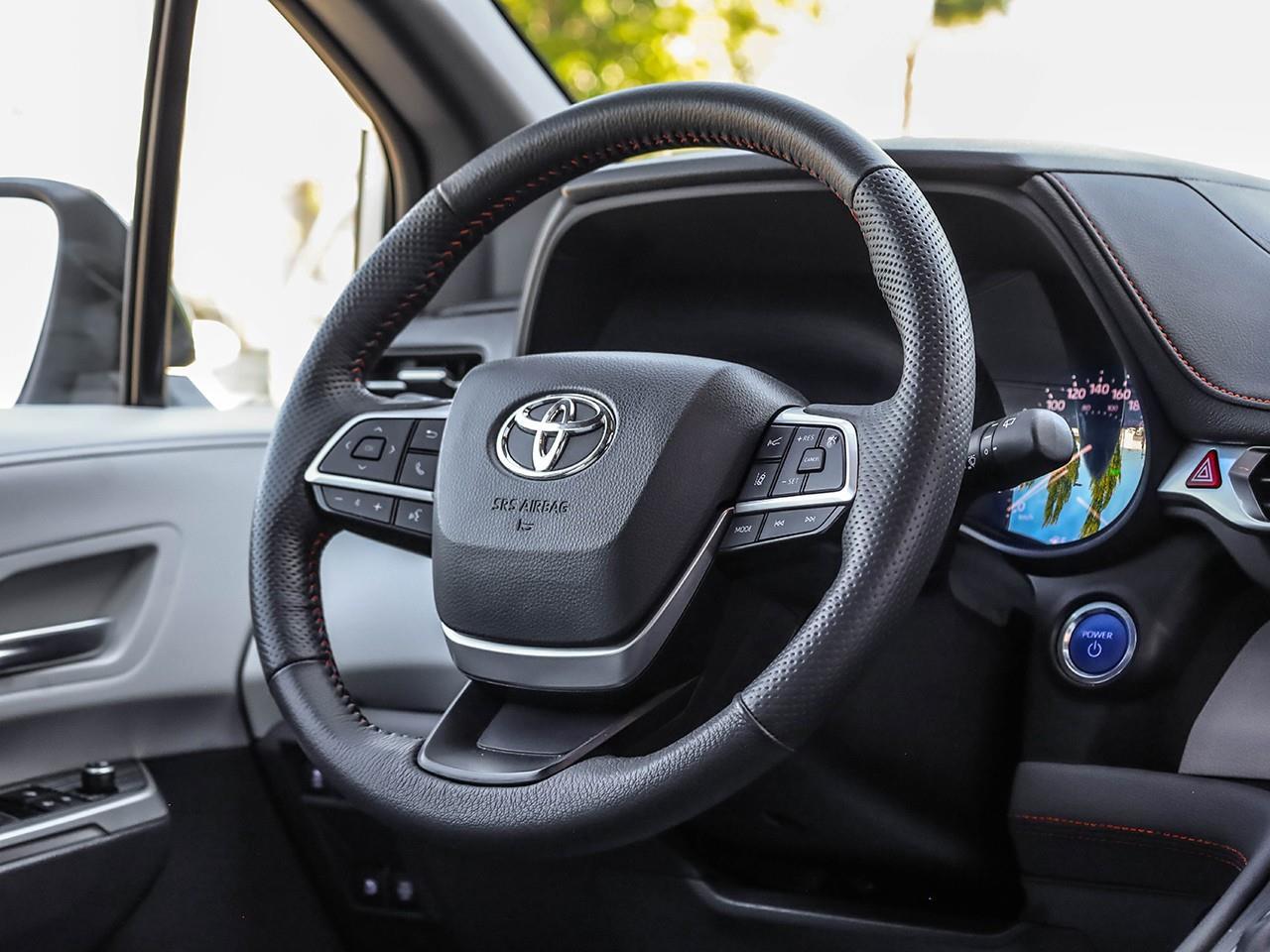 2024 Toyota Sienna XSE 7-Passenger HEATED LEATHER SEATS-HEATED STEERING WHEEL-SUNROOF- Photo