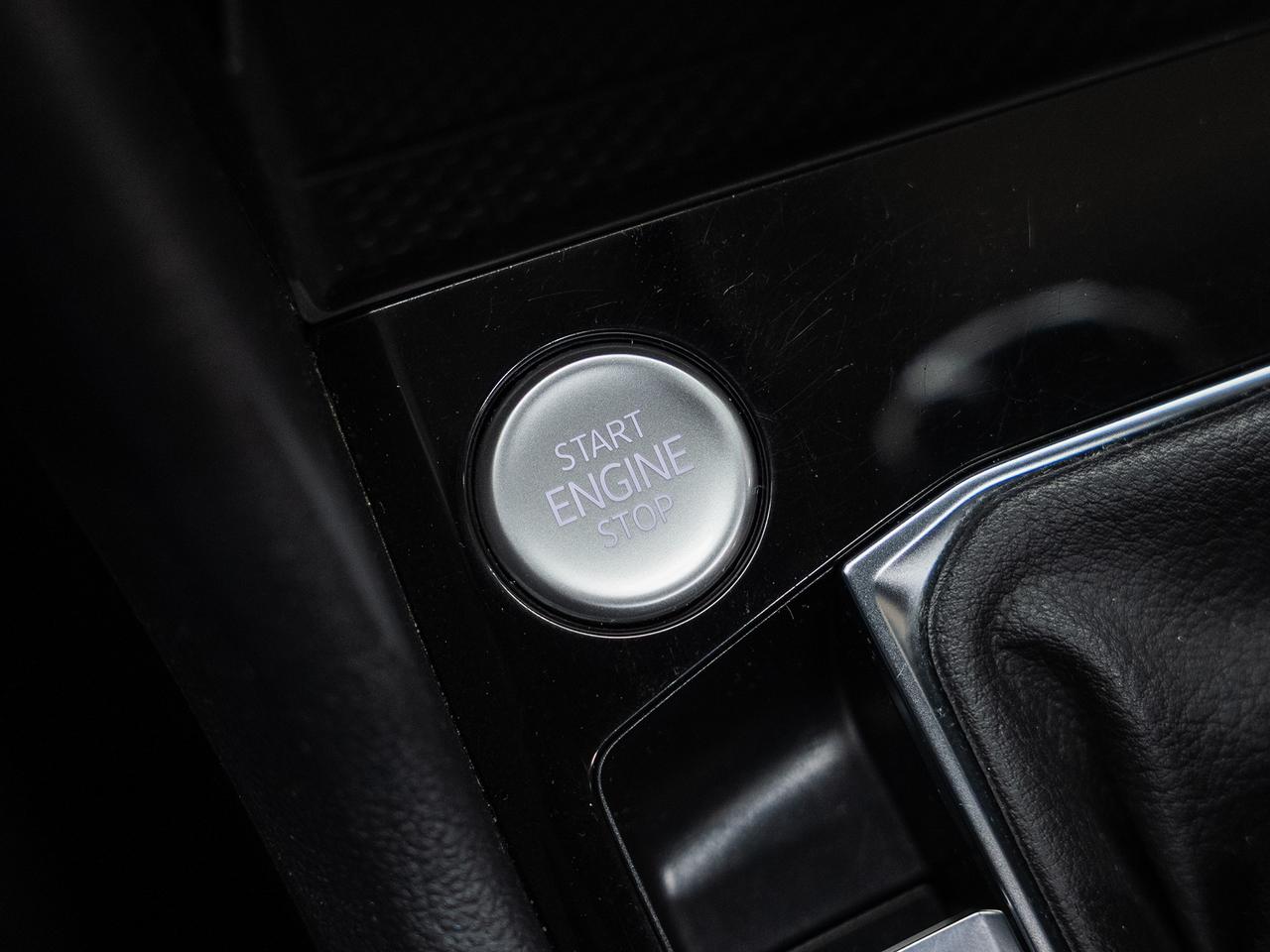 2023 Volkswagen Taos COMFORTLINE AWD | Leather | Panoroof | CarPlay Photo