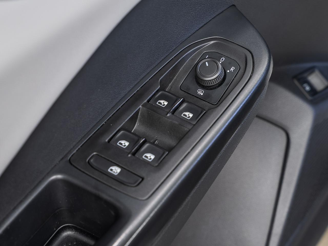 2023 Volkswagen Taos COMFORTLINE AWD | Leather | Panoroof | CarPlay Photo