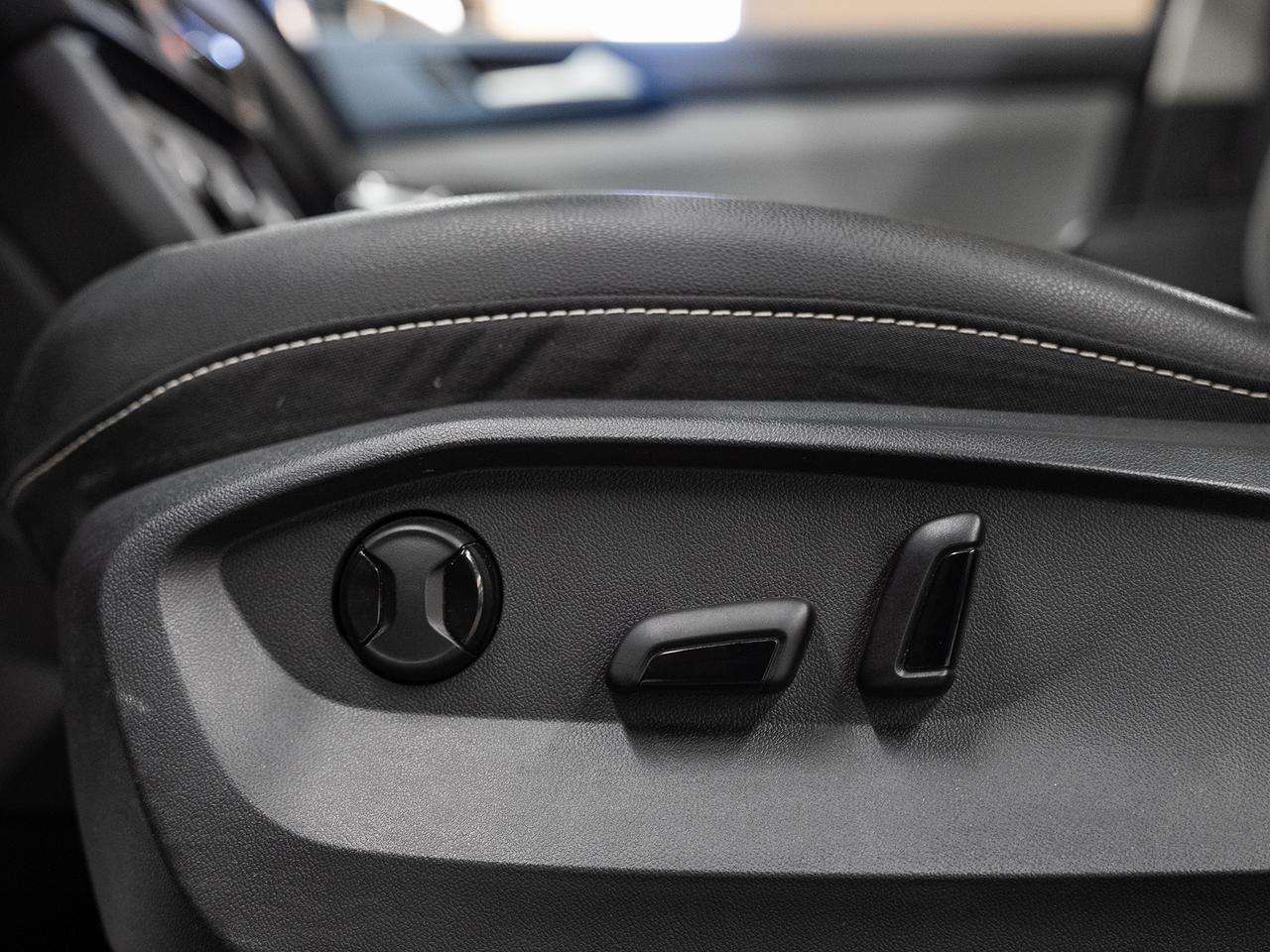2023 Volkswagen Taos COMFORTLINE AWD | Leather | Panoroof | CarPlay
