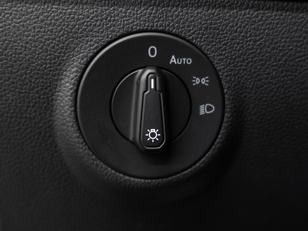 2023 Volkswagen Taos COMFORTLINE AWD | Leather | Panoroof | CarPlay